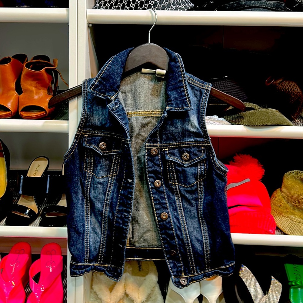 Pretty Jean Button Up Vest. Size Small. Enjoyed just once.